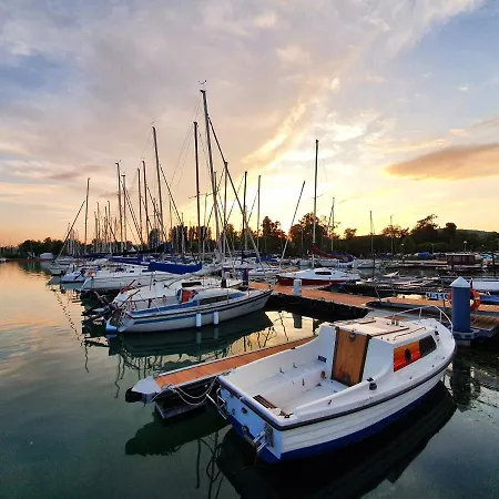 Naturexpert Mobilhazak-fuered Campsite *