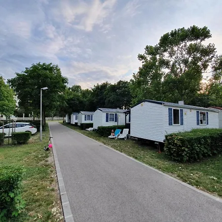 مكان تخييم Naturexpert Mobilhazak-fuered *