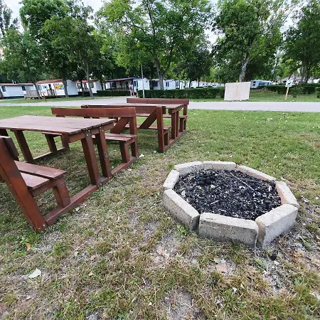 Naturexpert Mobilhazak-fuered مكان تخييم