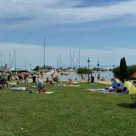 אתר קמפינג Naturexpert Mobilhazak-fuered